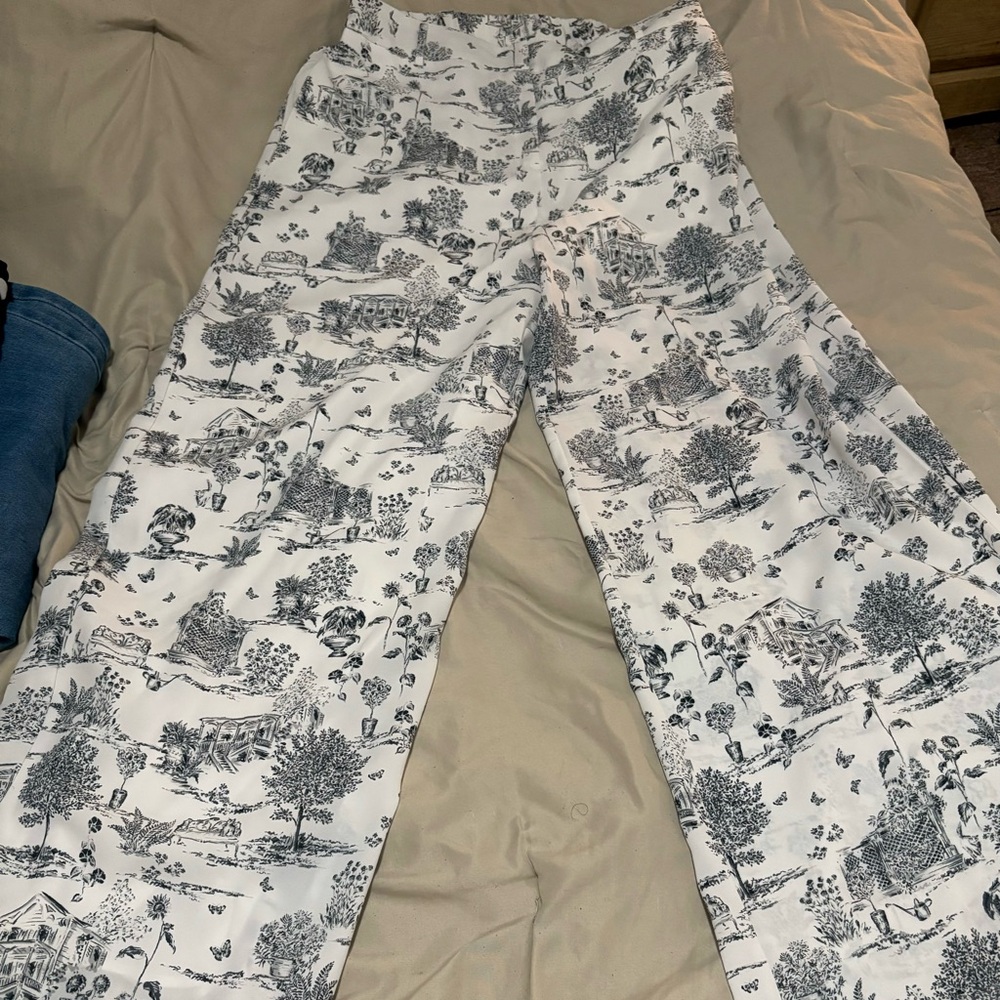 Wide leg trousers